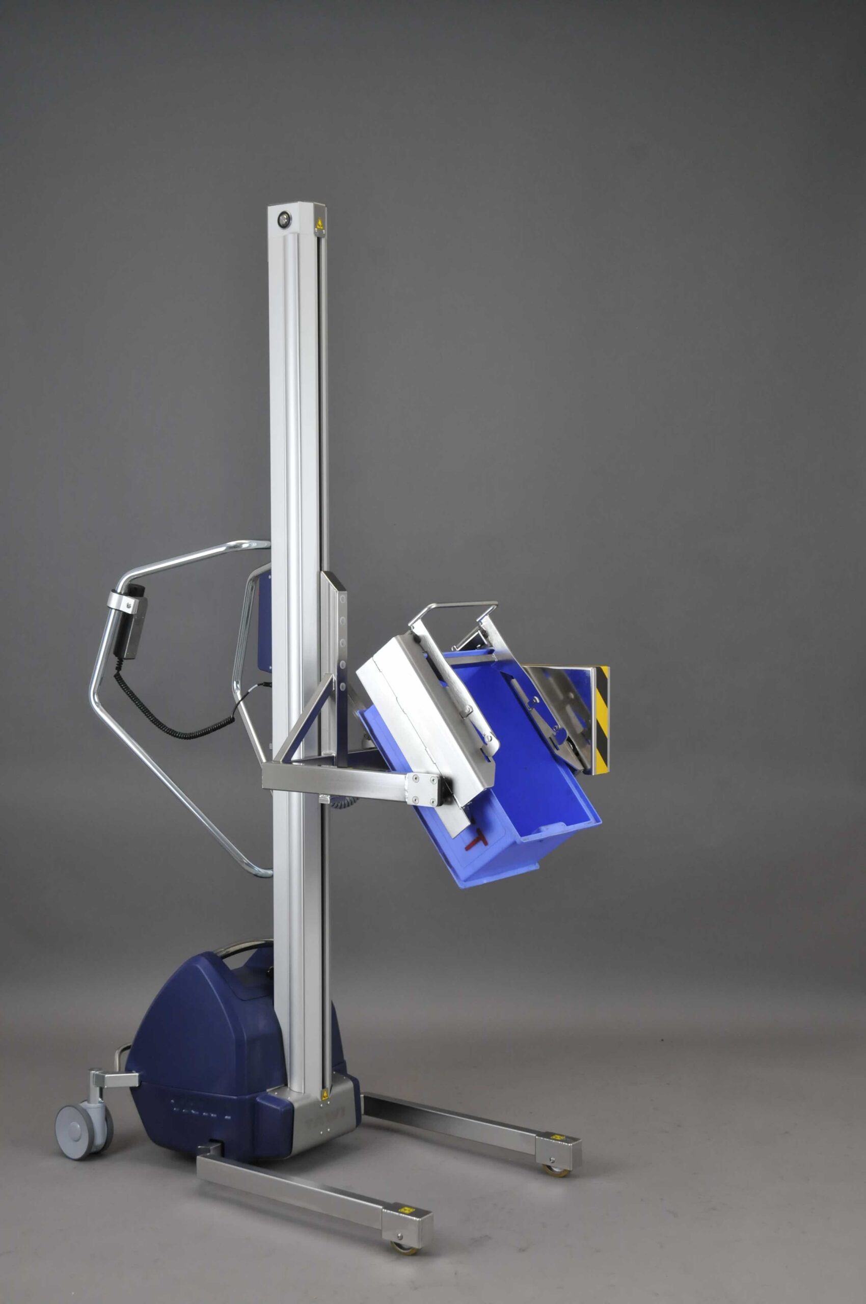 Hebehilfe für Kisten ist zu sehen